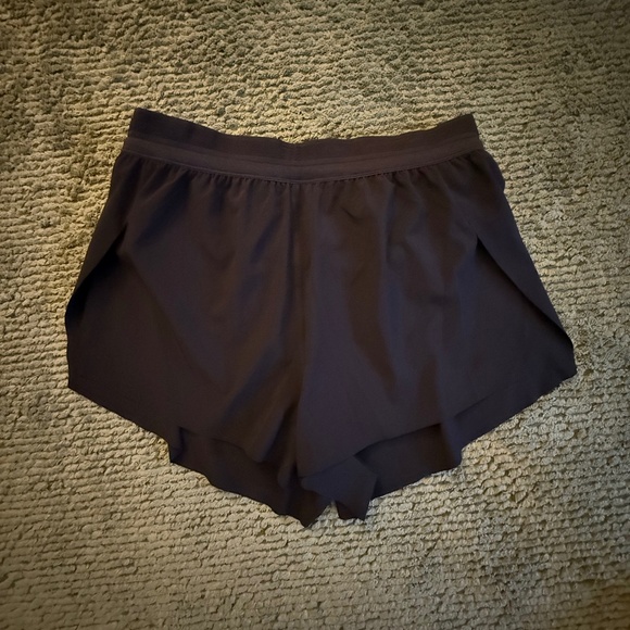 NWT Aritzia Golden running shorts - Picture 1 of 6